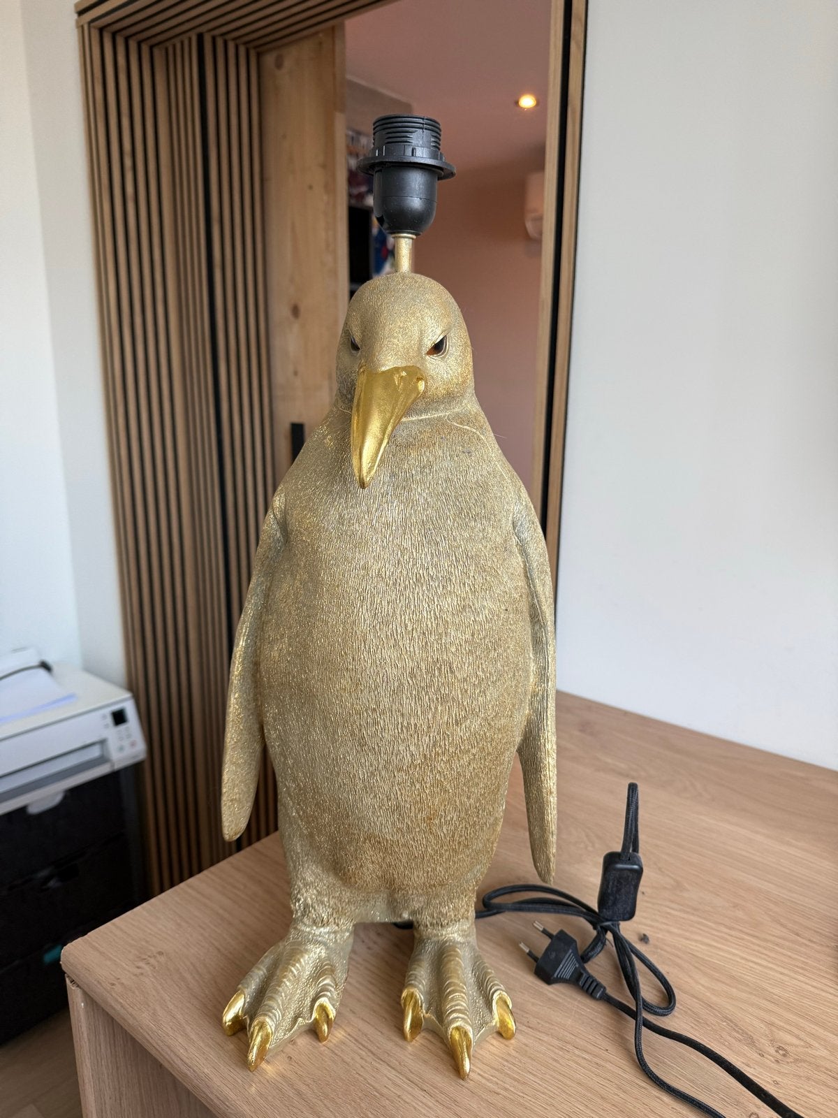Gouden Pinguïn Tafellamp - Uniek Design, Kunststof, Goud, E27 (groot), Zo goed als nieuw
