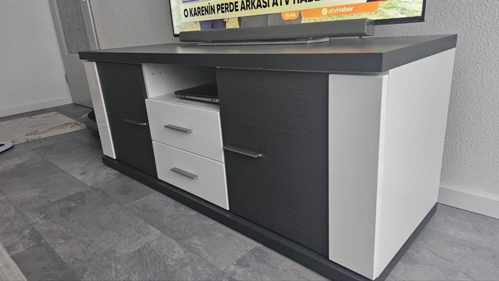 Woonkamer meubelset: TV-kast, lange en korte boekenkast, Huis en Inrichting, Ophalen, Gebruikt, 150 tot 200 cm, Modern