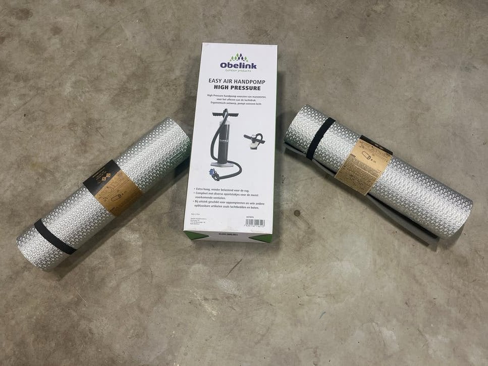 slaapmatten en handpomp - Obelink/Decathlon, Ophalen of Verzenden, Nieuw, 1-persoons