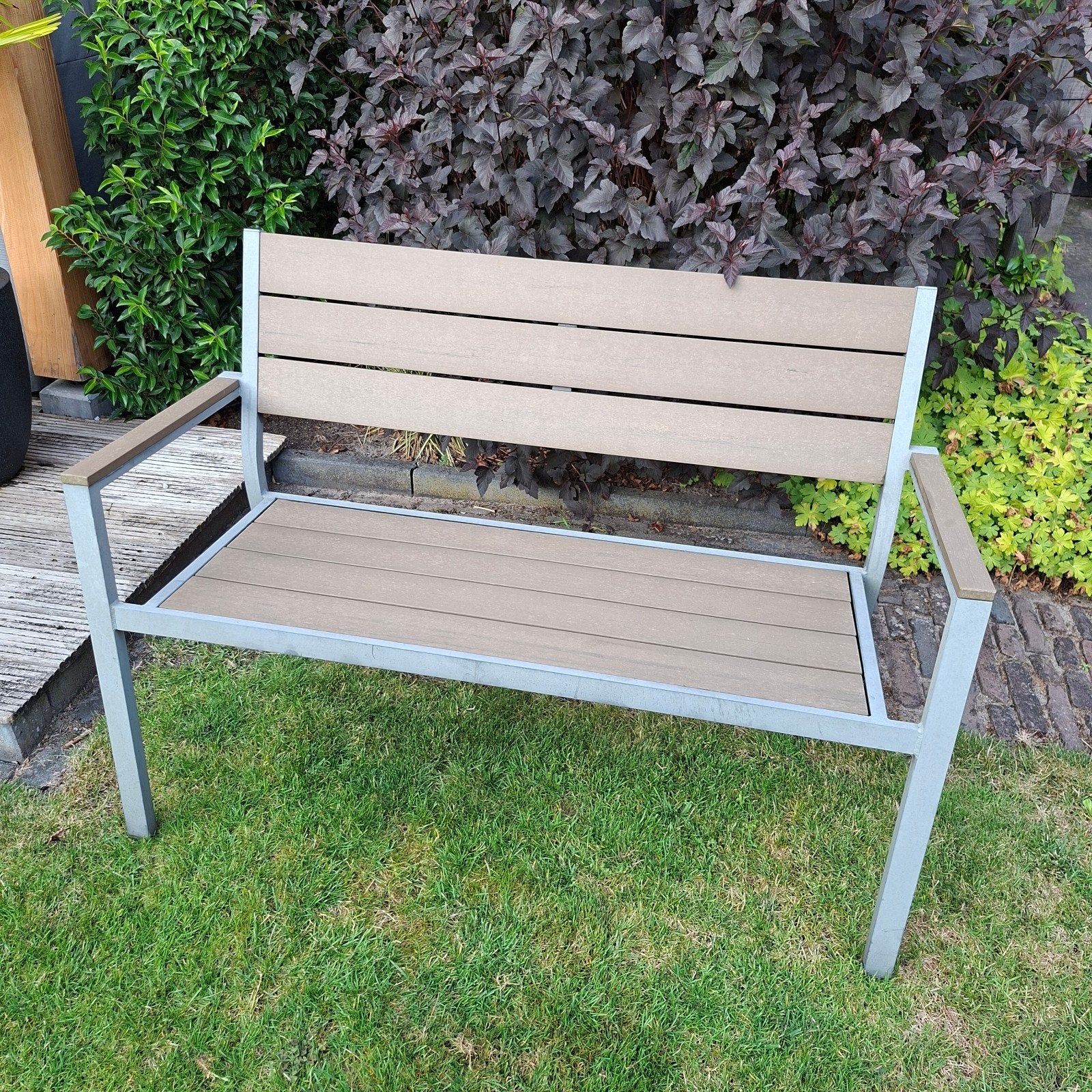Tuinbank met metalen frame en composiet zitting, Tuin en Terras, Tuinbanken, Ophalen, Gebruikt, Metaal