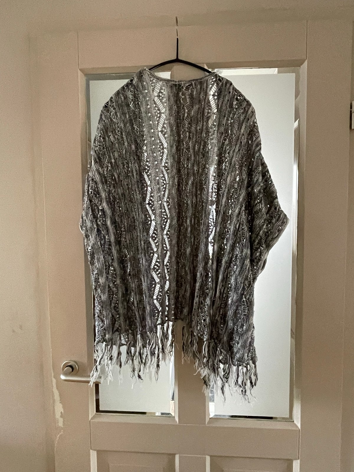 Stijlvolle gebreide poncho/kimono van Only, maat S, Ophalen of Verzenden, Zo goed als nieuw, Maat 36 (S), Grijs