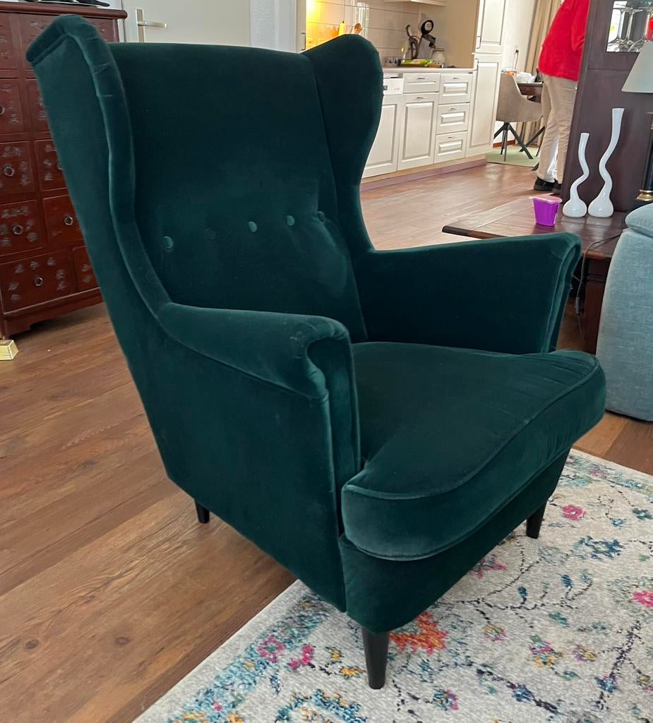Bieden. Groen velourse fauteuil Ikea. Strandmon +extra hoes, Huis en Inrichting, Fauteuils, Ophalen, 75 tot 100 cm, Zo goed als nieuw