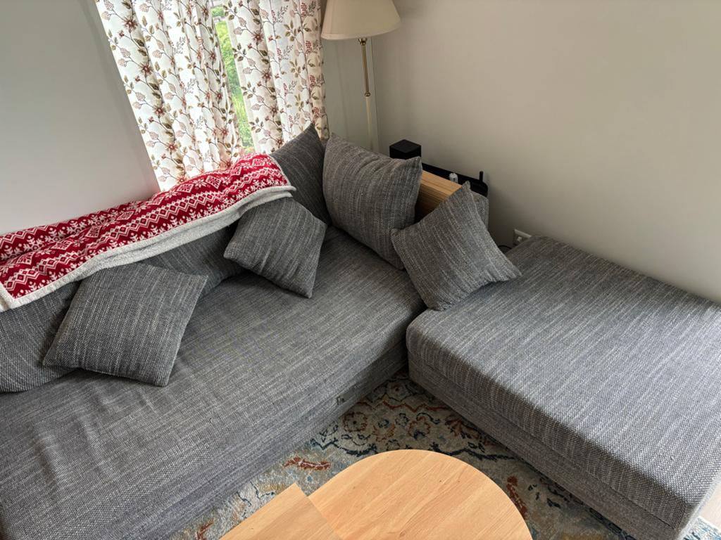 Grey corner sofa with light wear, Ophalen, 250 tot 300 cm, Gebruikt, 100 tot 125 cm