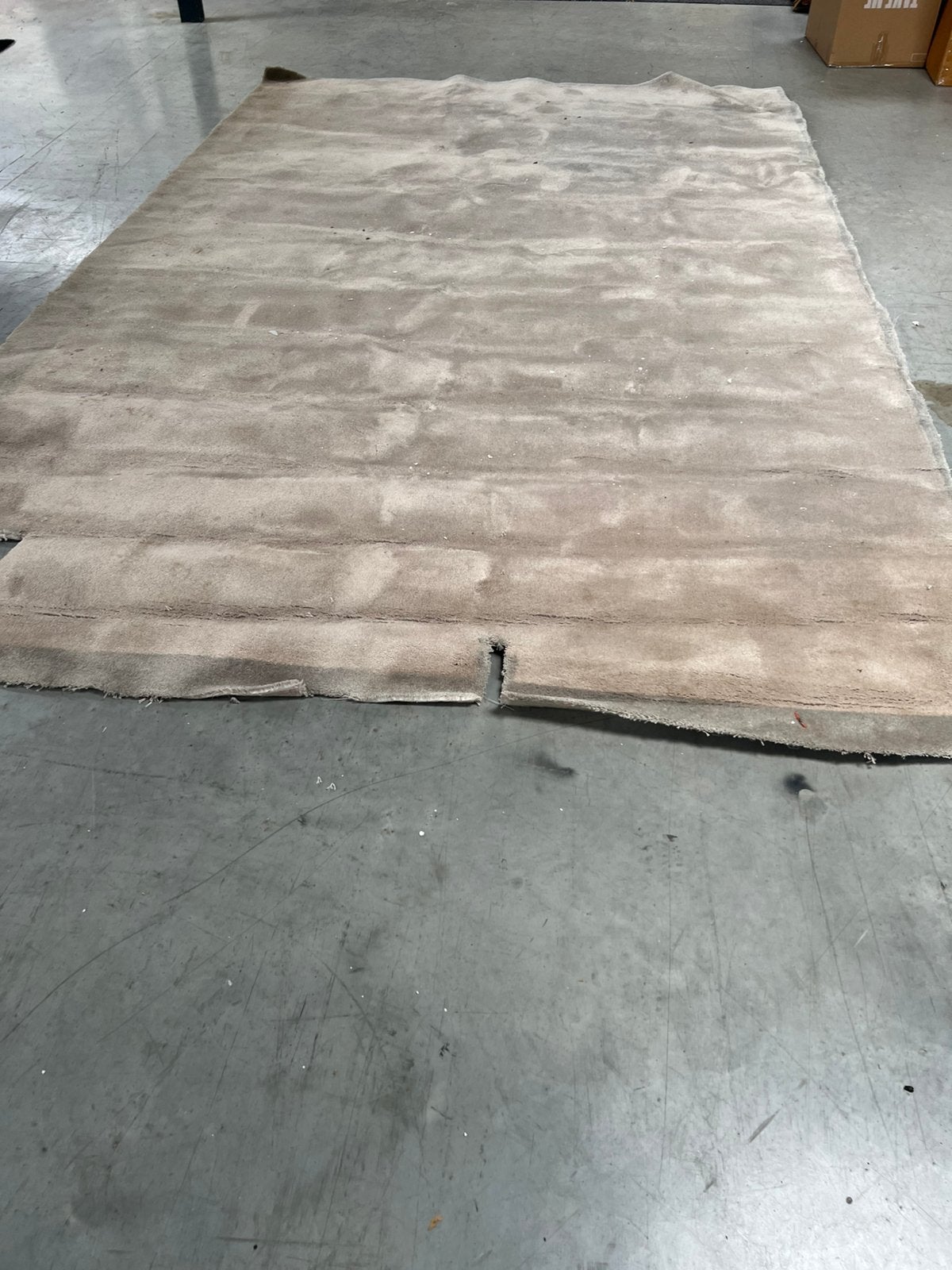 Gratis afhalen tapijt beige/creme, Ophalen, Beige, 200 cm of meer, Info@savoireinteriors.c
