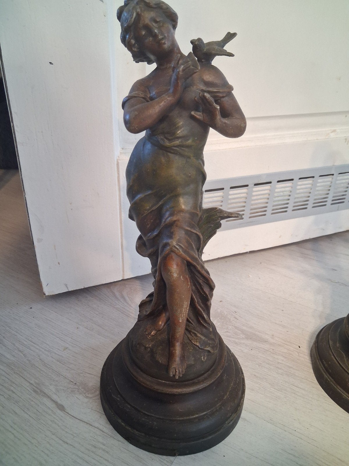 Antiek bronzen beeld 'Le Message' van J. Moreau, Ophalen of Verzenden, Brons, 20 - 50 cm, Bruin