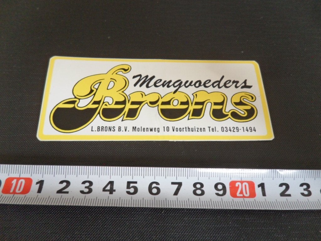 sticker voorthuizen BRONS mengvoeders molenweg 10, Ophalen, Zo goed als nieuw