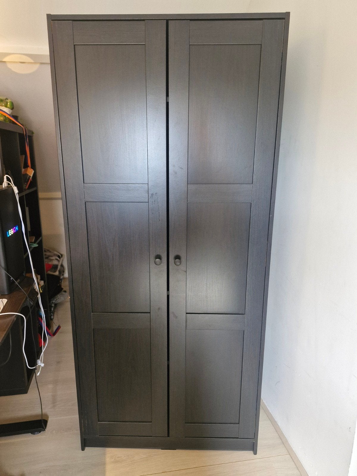 Donkerbruine kledingkast - Ikea Rakkestad, Huis en Inrichting, Kasten | Kledingkasten, Ophalen, Met deur(en), Gebruikt, 50 tot 100 cm