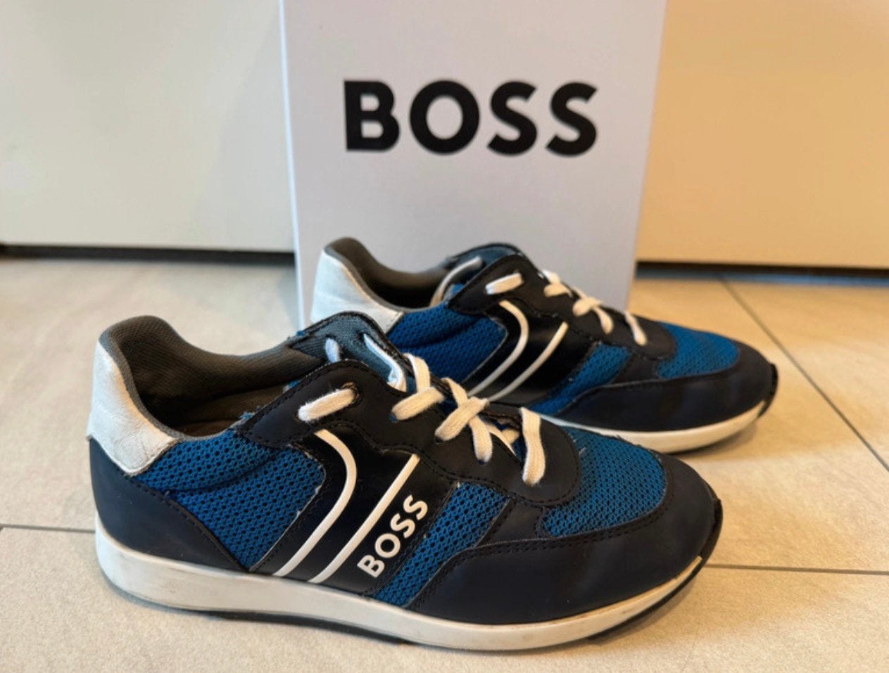 BOSS jongens sneakers maat 33 - Blauw/Wit, Ophalen of Verzenden, Gebruikt, Jongen, Sportschoenen