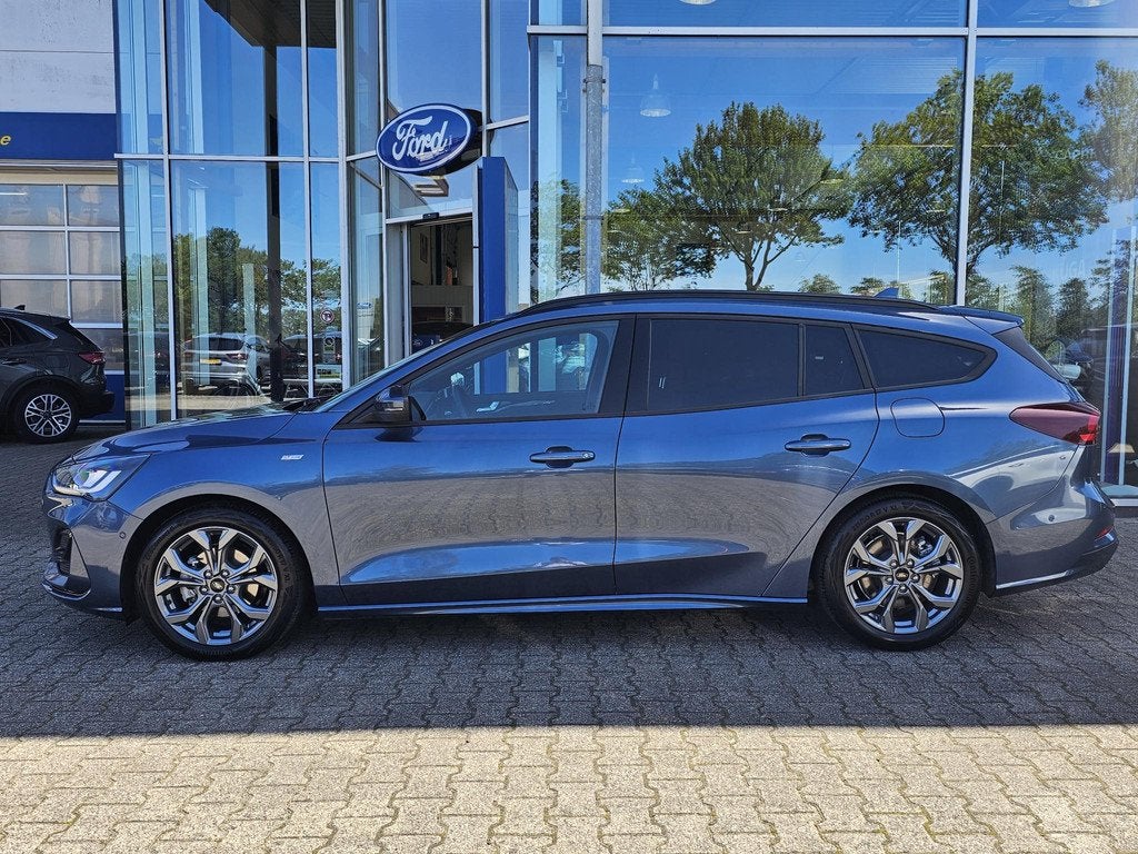Ford Focus Wagon 1.0 EcoBoost Hybrid ST Line | Chrome Blue |, Stof, Gebruikt, 1404 kg, Blauw