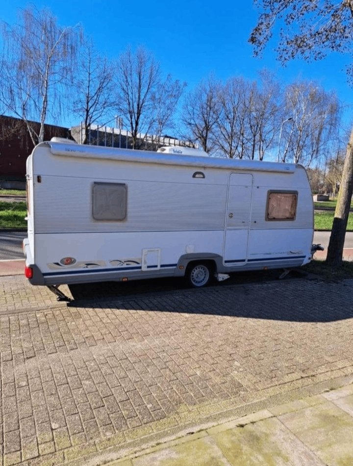 Dethleffs 510 DB 2002 met Airco, mover, douche/toilet apart, Caravans en Kamperen, Caravans, Kachel, Rondzit, Particulier, Vast bed