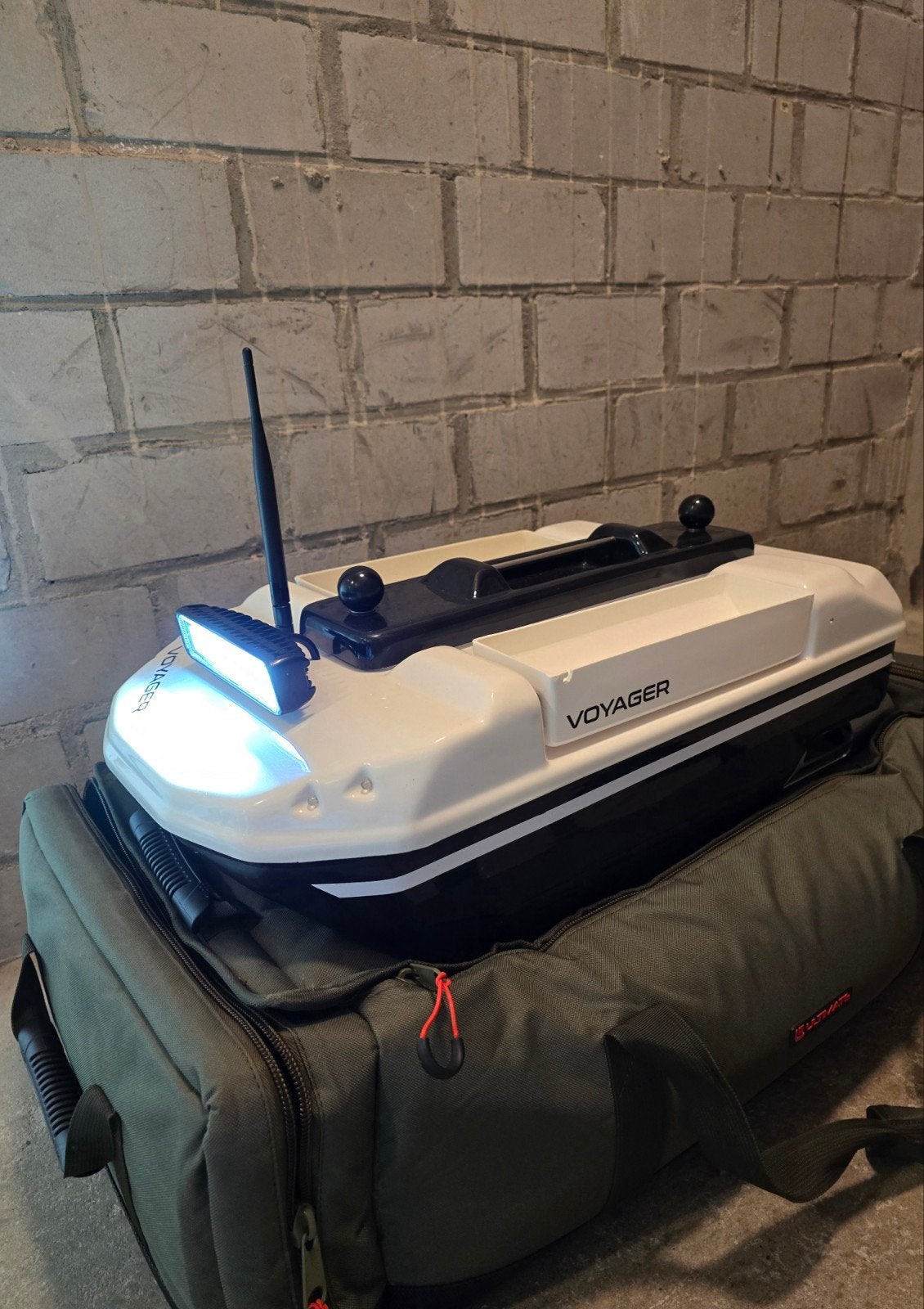 voyager voerboot met ingebouwde deeper fox nash, Watersport en Boten, Hengelsport | Karpervissen, Ophalen of Verzenden, Overige typen