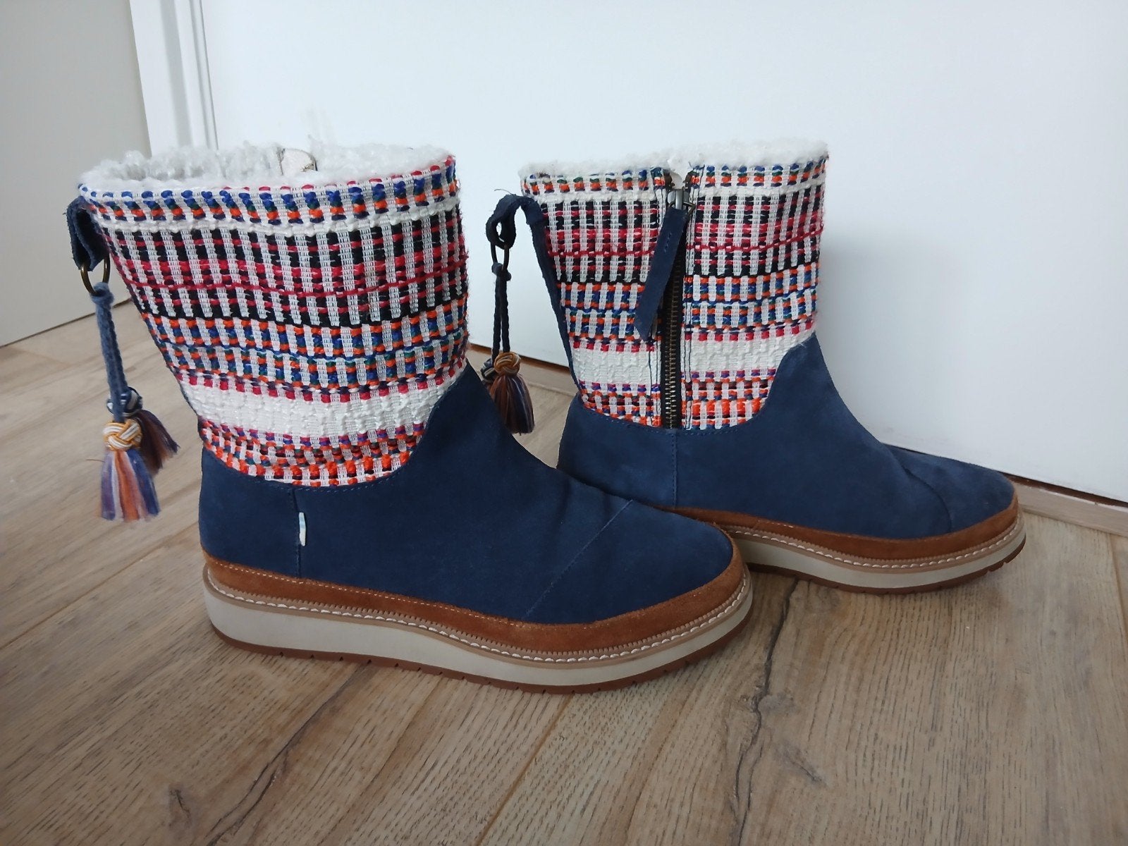 Toms suède & gevoerde laars mt.38, Kleding | Dames, Blauw, Lage of Enkellaarzen, Ophalen of Verzenden, Zo goed als nieuw