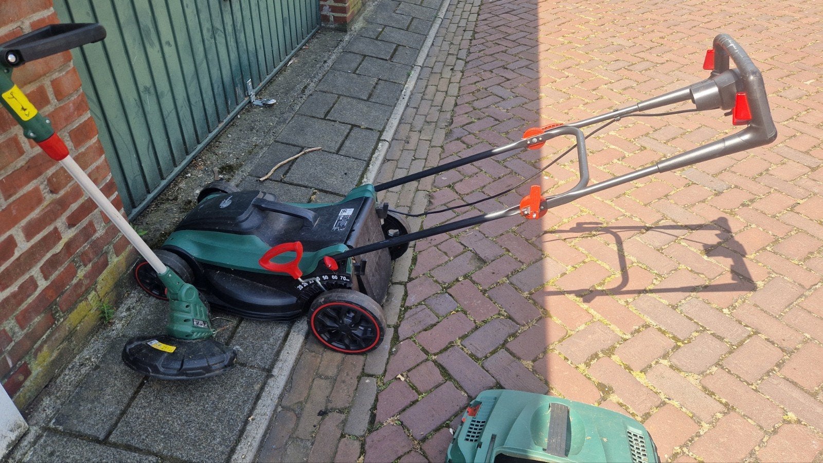Parkside elektrische grasmaaier en Bosch grastrimmer, Ophalen, Cirkelmaaier, Gebruikt, Elektrische grasmaaier