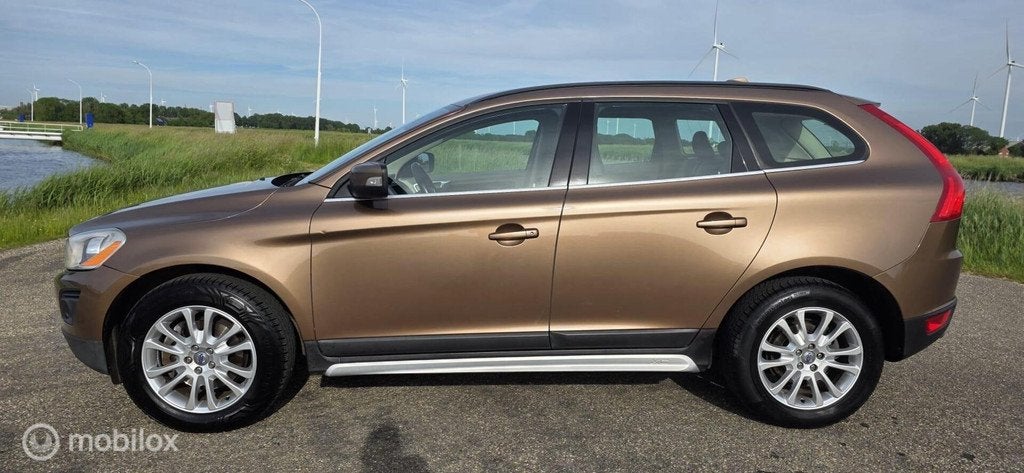 Volvo XC60 2.4D Momentum, Auto's, Bruin, Bedrijf, 175 pk, Parkeersensor