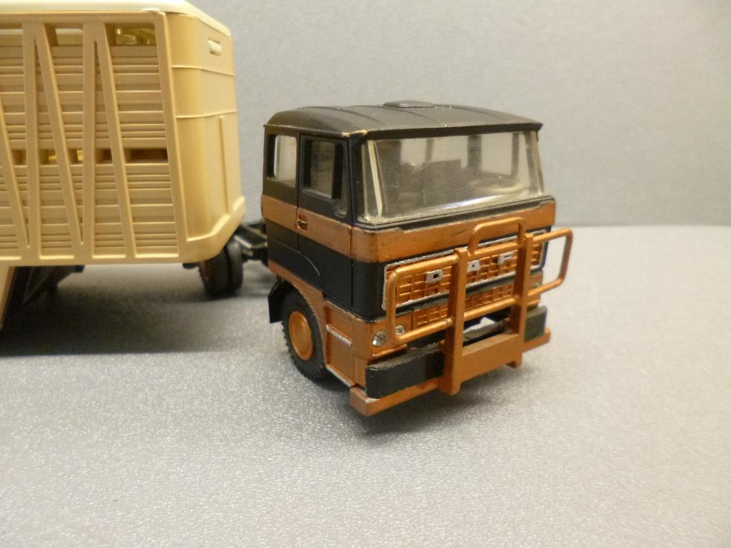 Daf 2800 + bullbar Lion met veetrailer, Ophalen of Verzenden, Gebruikt, Bus of Vrachtwagen, Lion Toys