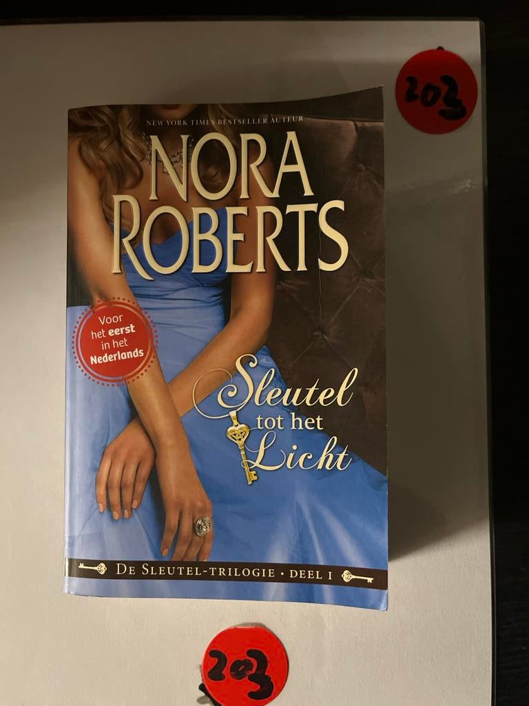 Nora Roberts - Sleutel tot het Licht (De Sleutel-Trilogie), Boeken, Ophalen of Verzenden, Zo goed als nieuw, Nederland
