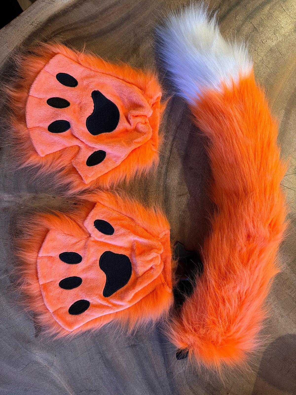 Oranje Fursuit Pootjes en Staart - Zo goed als nieuw, Hobby en Vrije tijd, Ophalen of Verzenden, Zo goed als nieuw, Accessoires