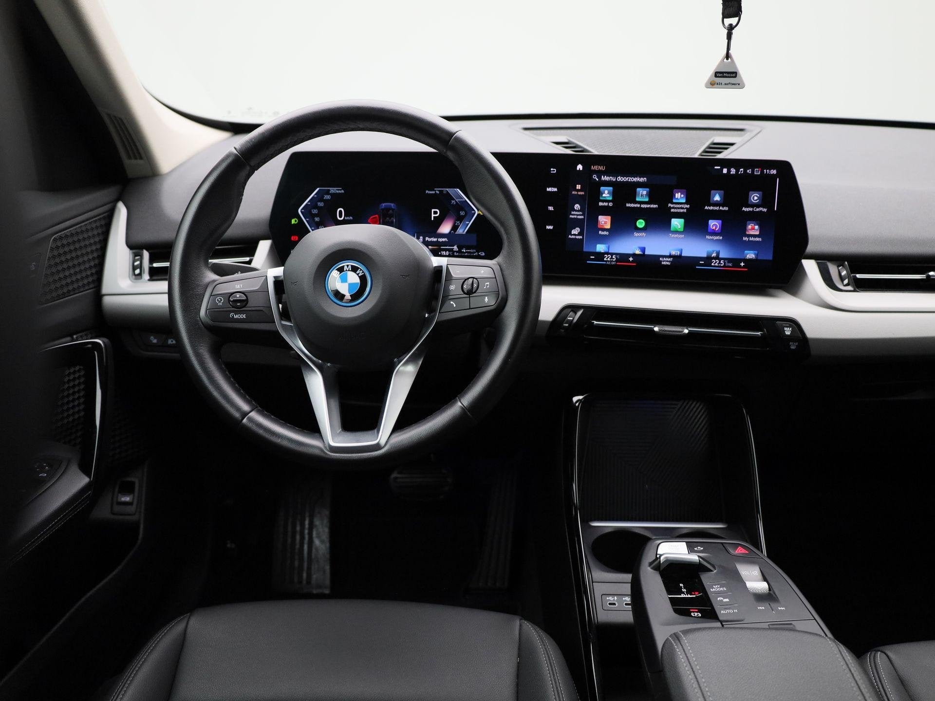 BMW X1 xDrive25e | Automaat | LMV | Parkeer sensoren | Virtu, Auto's, 12 maanden, Stof, Gebruikt, Bedrijf