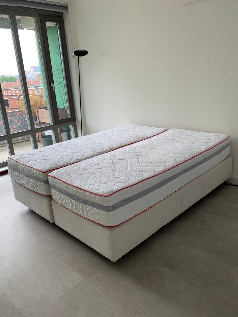 MOET NU WEG! Twee Bedder boxspring (elektrisch hoog-laag), Huis en Inrichting, Slaapkamer | Boxsprings, Ophalen, Neutraal, modern, functioneel