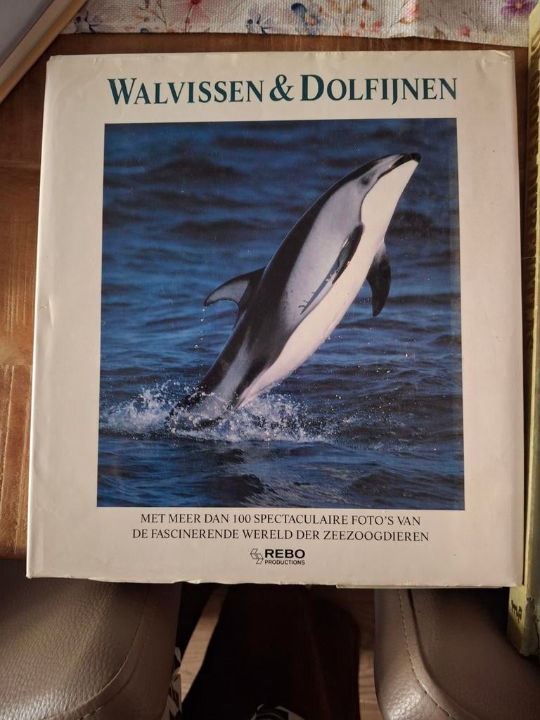 Walvissen & Dolfijnen - Spectaculaire Foto's, Ophalen of Verzenden, Gelezen, Natuur algemeen, Onbekend