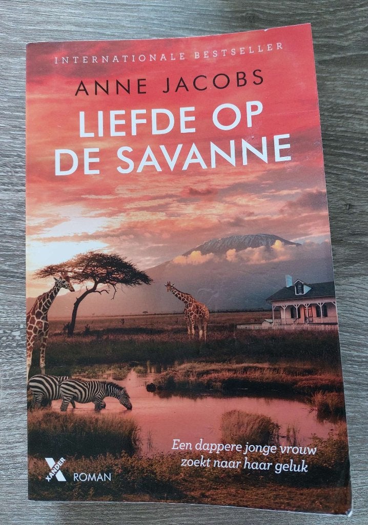 Anne Jacobs - Liefde op de Savanne - 2022, Boeken, Ophalen of Verzenden, Zo goed als nieuw, Anne Jacobs