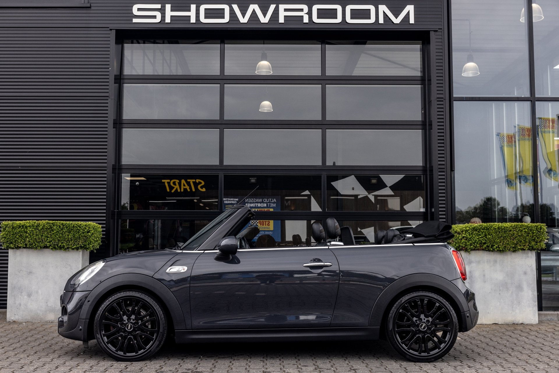 Mini Mini Cabrio 2.0 Cooper S, JCW 192 PK, Head-Up, Nieuwsta, Gebruikt, Cabriolet, 4 stoelen, Leder