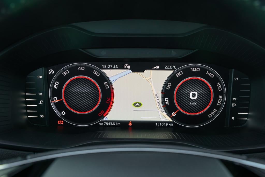 Skoda Karoq 1.5 TSI Sportline elektrische trekhaak | Stoelve, Auto's, Skoda, Euro 6, 4 cilinders, Bedrijf, 19 km/l