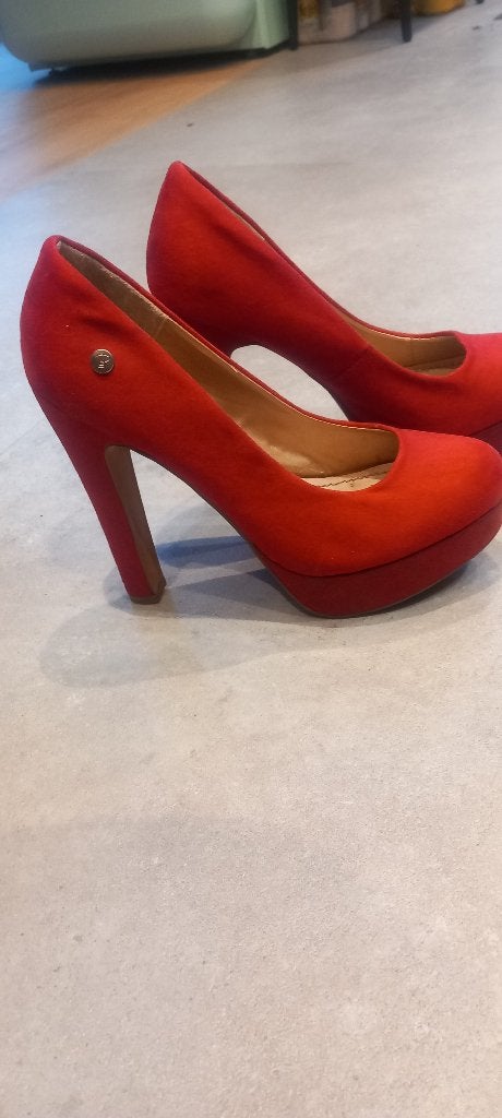 Rode pumps, Kleding | Dames, Ophalen of Verzenden, Zo goed als nieuw, Schoenen met hoge hakken, Blink