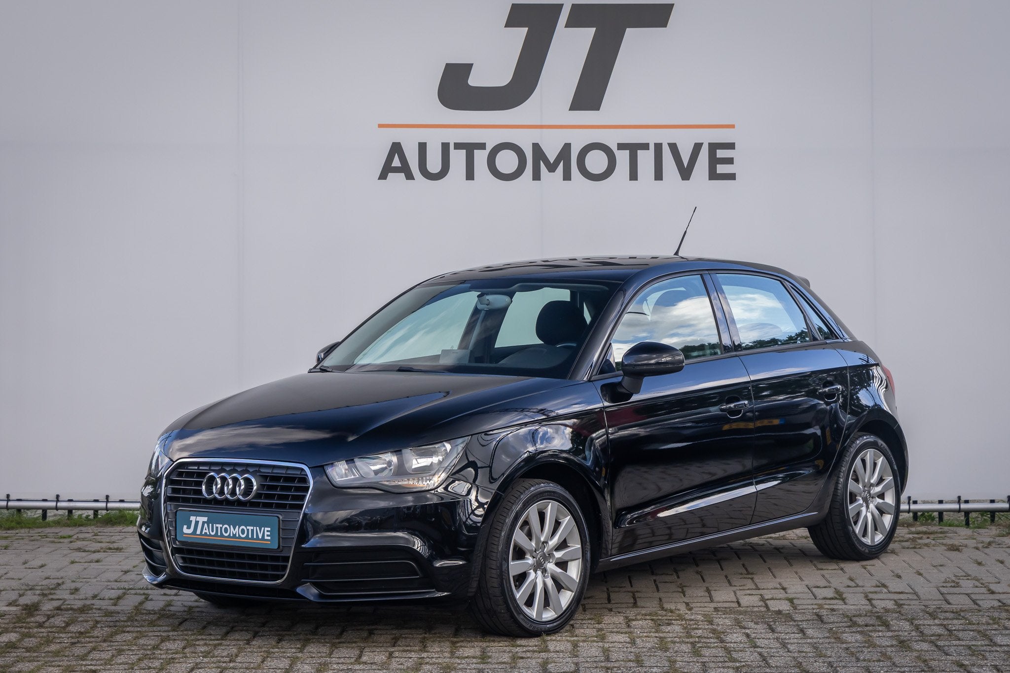 Audi A1 SPORTBACK 1.2 TFSI Connect Nlauto 5deurs Cruise cont, Euro 5, 4 cilinders, Zwart, Origineel Nederlands