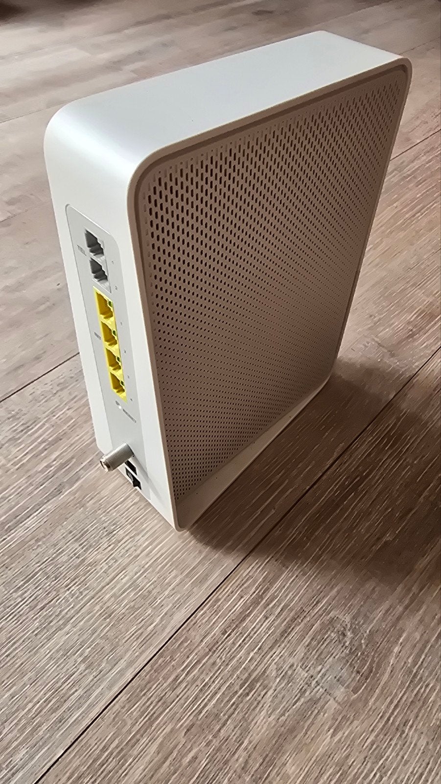 Ziggo Connectbox Router met Modem, Computers en Software, Routers en Modems, Zo goed als nieuw, Router met modem, Ophalen of Verzenden