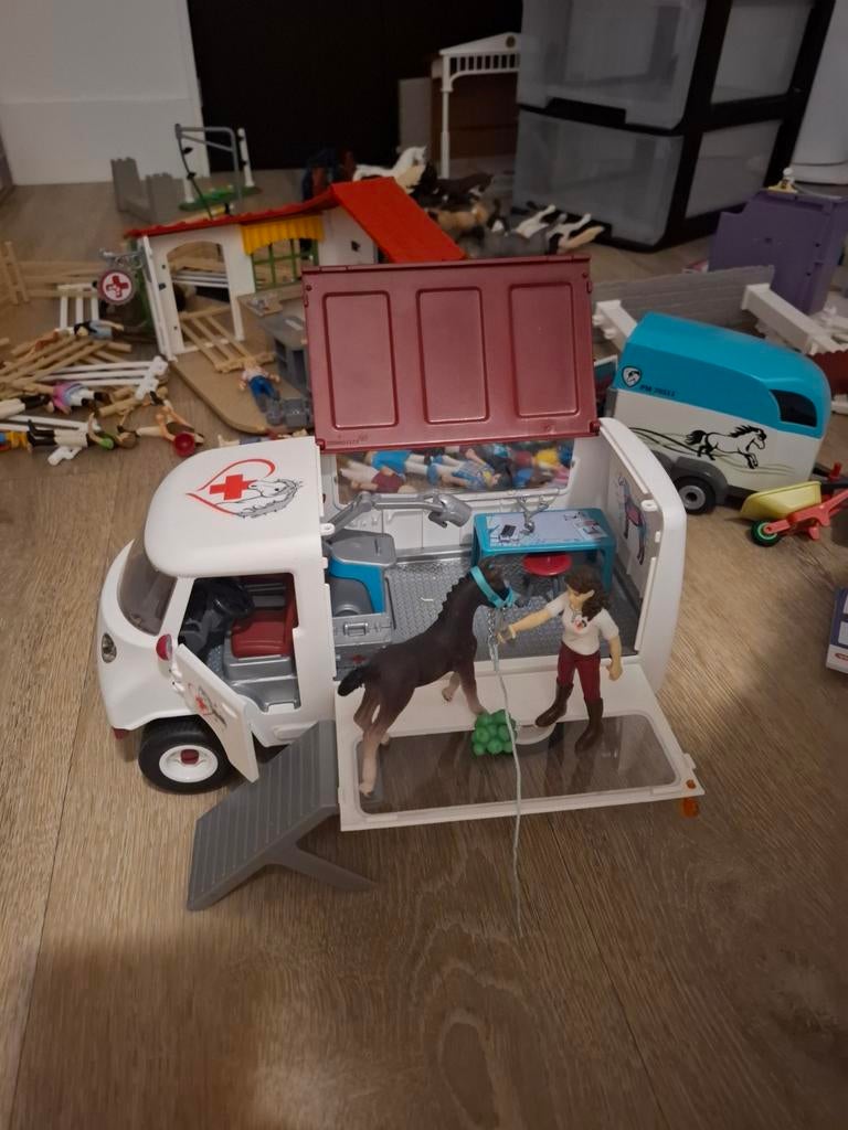 Schleich Mobiele Dierenarts met accessoires, Ophalen of Verzenden, Zo goed als nieuw, Jongen of Meisje
