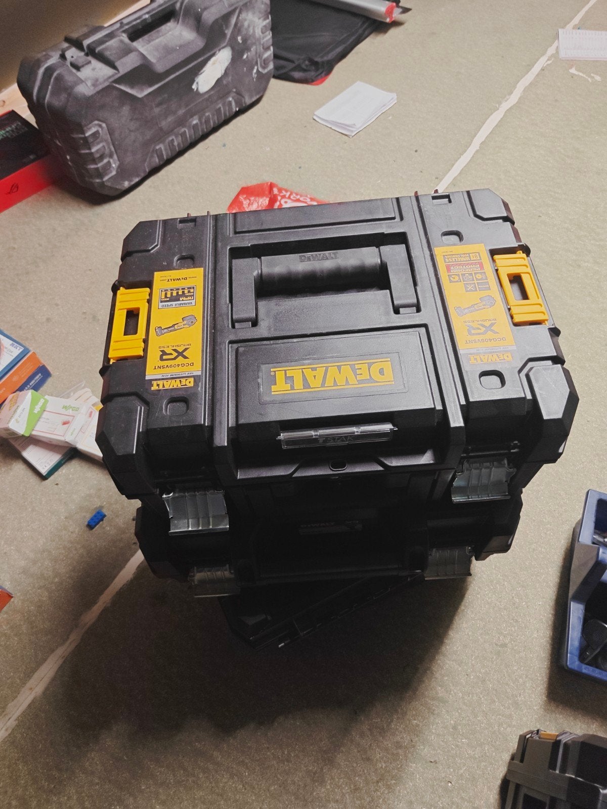 DeWalt Haakse Slijper met Koffer en Accessoires