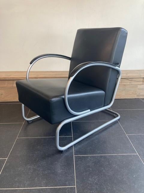 Gispen 407 fauteuil, zijdemat frame, zwart leder, Huis en Inrichting, Fauteuils, Design, 75 tot 100 cm, Zo goed als nieuw, Leer