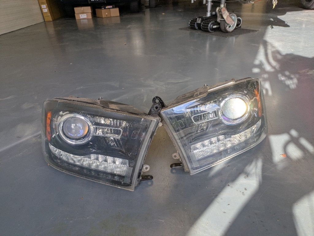 Dodge ram 1500 sport koplampen 2013 - 2018 links rechts set, Ophalen of Verzenden, Gebruikt, Dodge