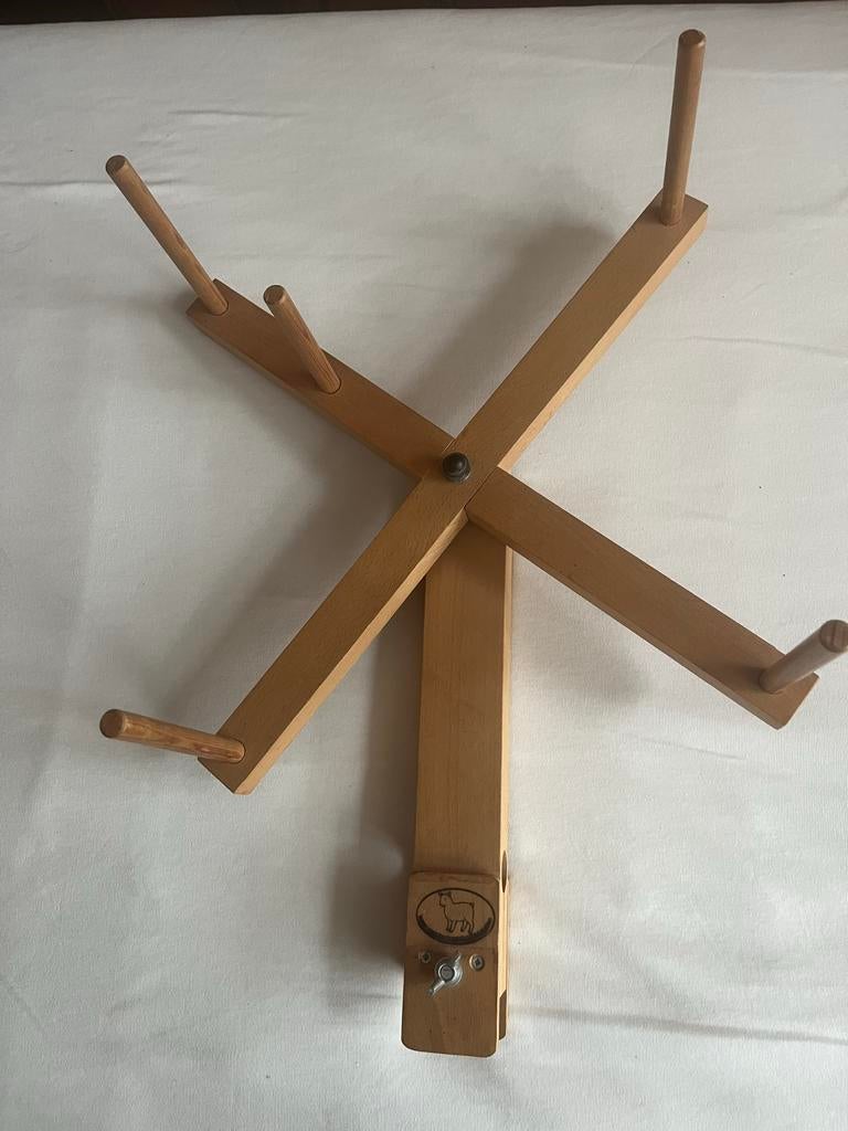 Houten wolhaspel - Handig hulpmiddel voor breien/haken, Hobby en Vrije tijd, Ophalen of Verzenden, Gebruikt, Breien of Haken, Overige typen