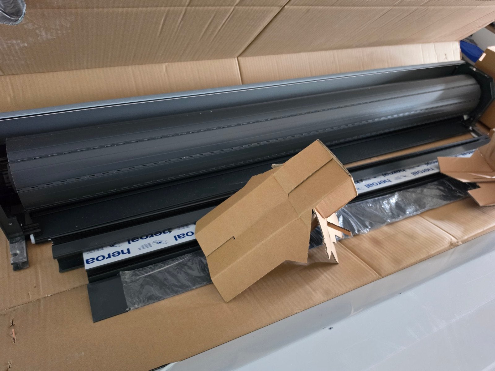 NIEUW Heroal RS42 rolluik antraciet (RAL 7016) Somfy IO, Ophalen, 100 tot 150 cm, 100 tot 150 cm, Nieuw