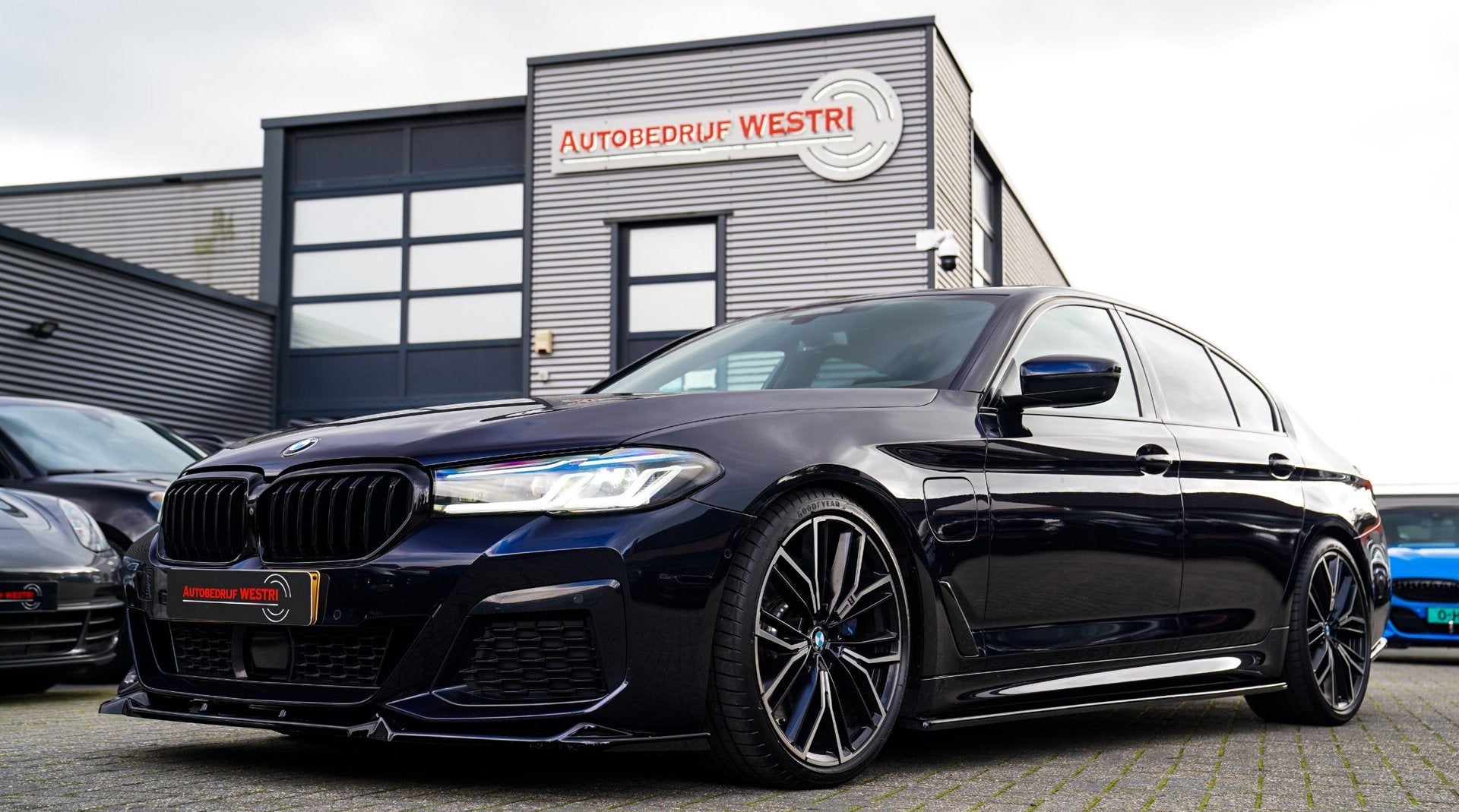 BMW 5-serie 545e xDrive High Executive | Head Up Display | M, Auto's, Gebruikt, 2000 kg, Zwart, Bedrijf