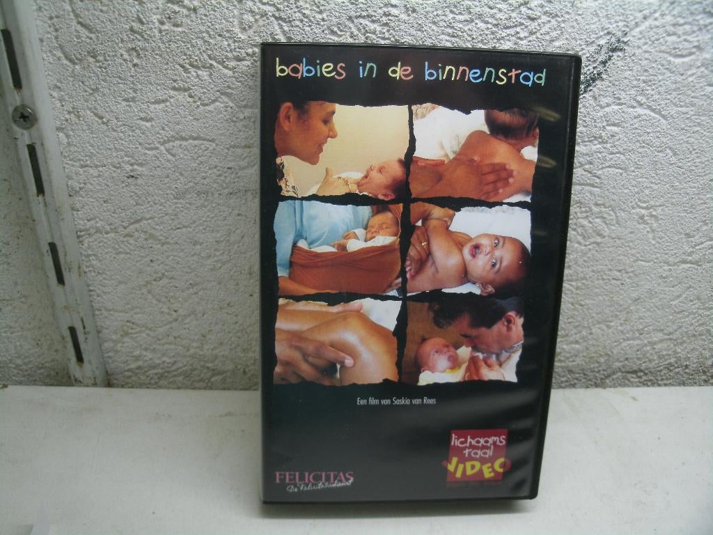 vhs 215a babies in de binnenstad, Alle leeftijden, Ophalen of Verzenden, Zo goed als nieuw