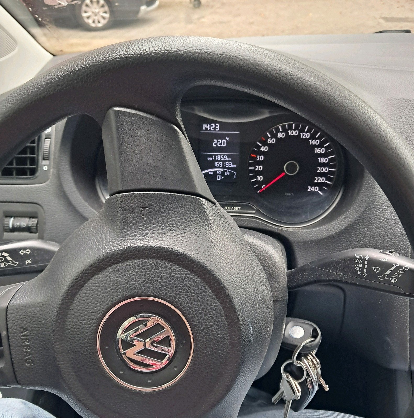 Foto 10 van Volkswagen Polo 1.2 uit 2012 Zwart, 169.193 KM, Airco