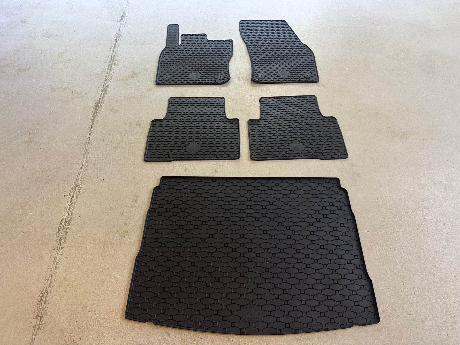 Rubber matten vw Tiguan 2021+ rubbermatten mattenset set, Auto diversen, Ophalen of Verzenden, Zo goed als nieuw
