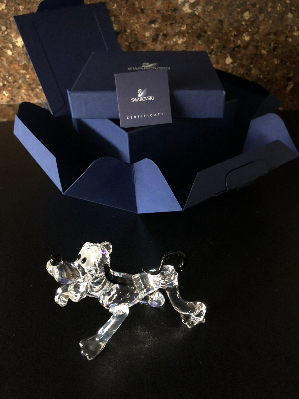 NIEUWSTAAT SWAROVSKI PLUTO DISNEY BEELDJE, Verzamelen, Swarovski, Ophalen of Verzenden, Zo goed als nieuw, Figuurtje