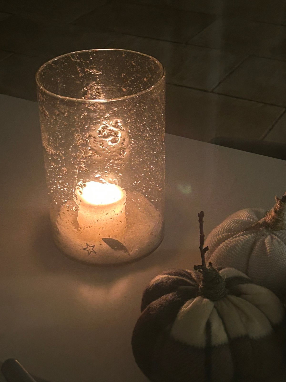 Hroot windlicht met chippies en bubbels stoer en sober, Huis en Inrichting, Ophalen of Verzenden, Zo goed als nieuw, Glas, Windlicht