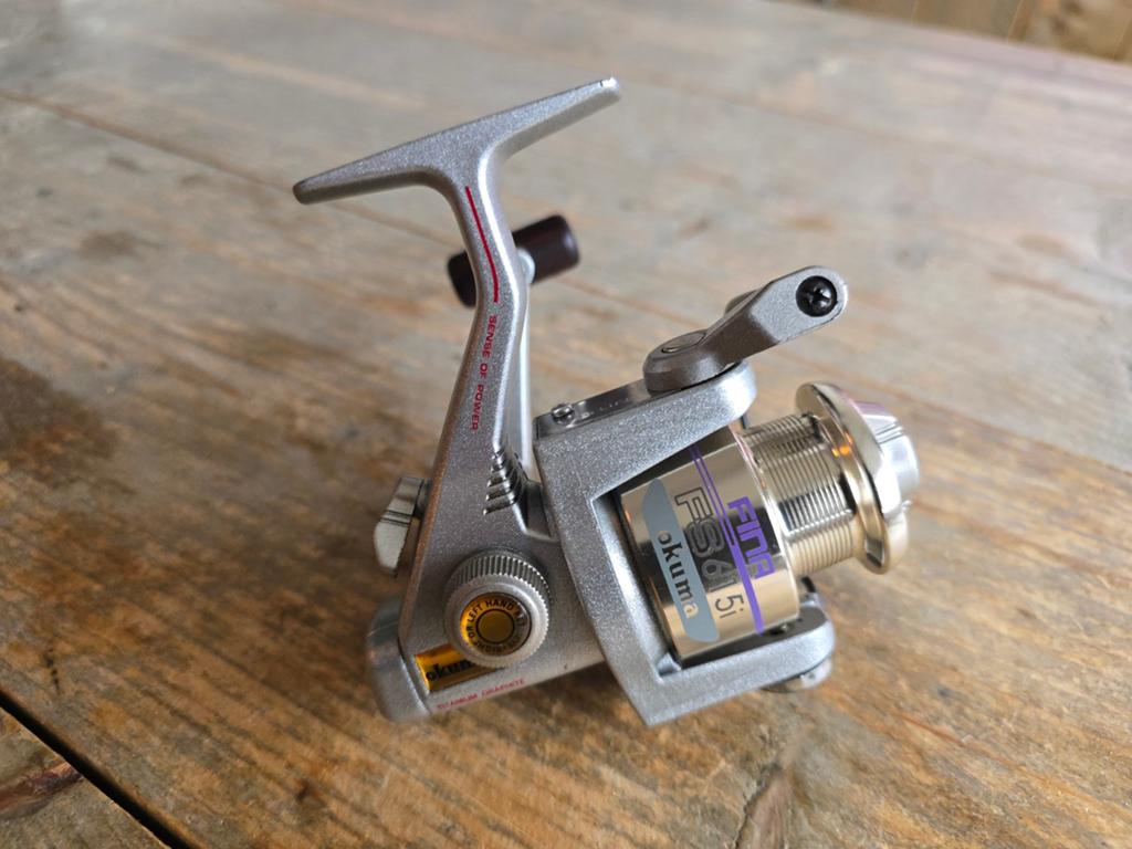 okuma fina fs 615i lichte molen spinmolen, Watersport en Boten, Hengelsport | Algemeen, Ophalen of Verzenden, Zo goed als nieuw