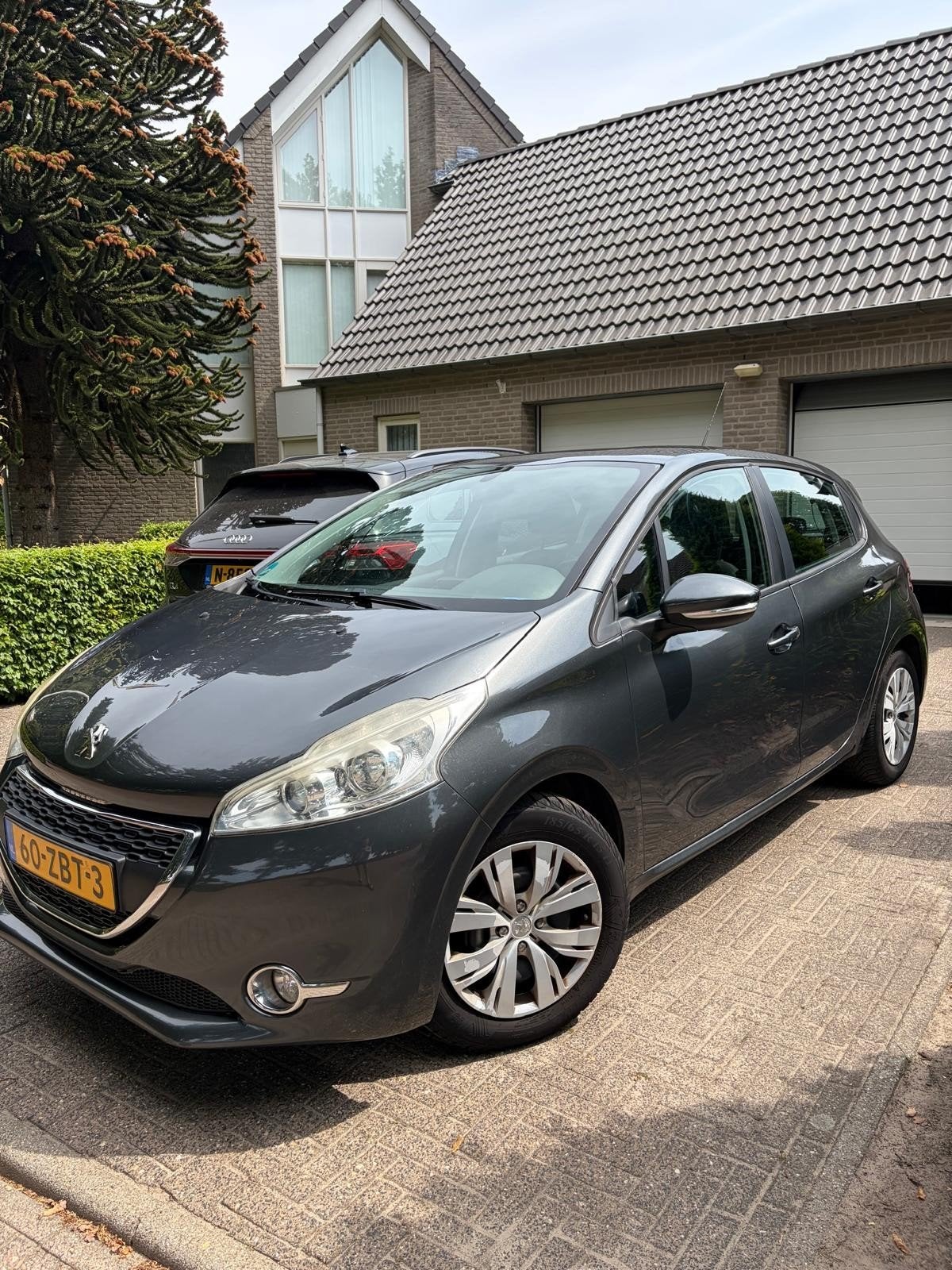 Peugeot 208 1.2 VTi 82PK 5D (102g) 2012 Grijs, Auto's, Peugeot, Voorwielaandrijving, 31 €/maand, 1199 cc, Origineel Nederlands