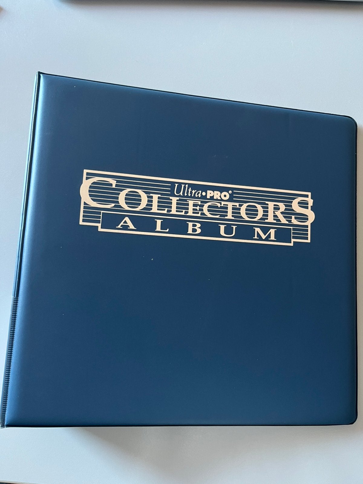 Pokemon collectors album ultra pro nieuwstaat met kaarten, Ophalen of Verzenden, Gebruikt, Sleeves of Kaarthoesjes