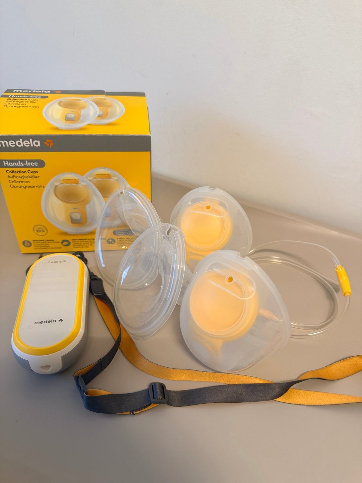 Medela Freestyle Hands-free Borstkolf met motor, Kinderen en Baby's, Babyvoeding en Toebehoren, Ophalen, Medela, Borstkolf, Zo goed als nieuw