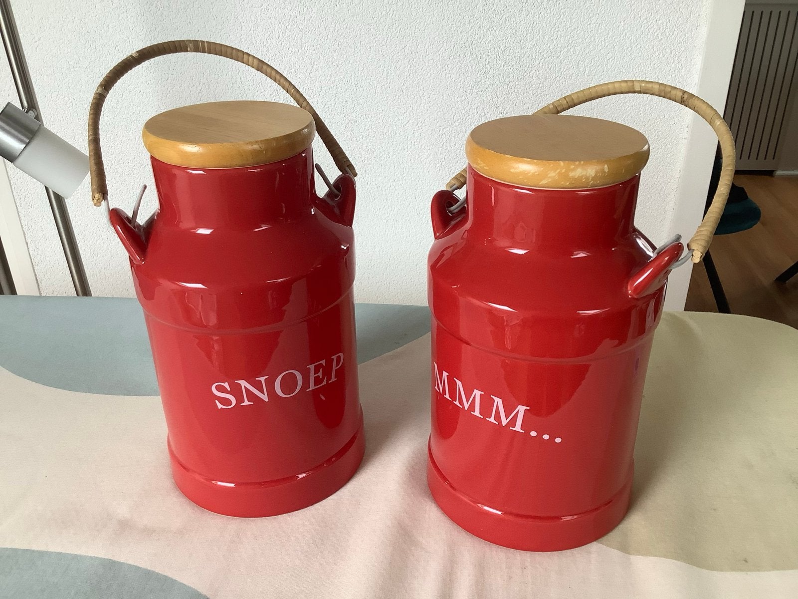 2 Rode Snoeppotten met Houten Deksel en Hengsel, Ophalen of Verzenden, Gebruikt, Rood