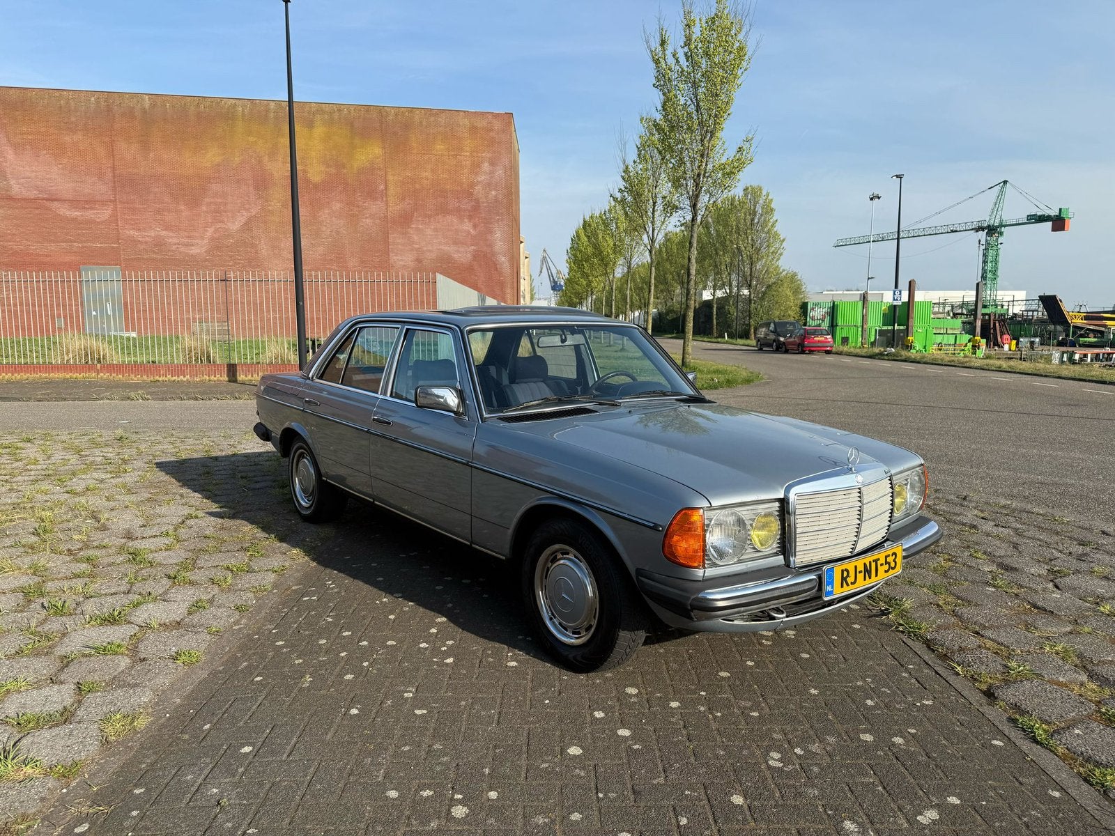 Mercedes-Benz 200-Serie 2.5 250 AUT 1981 Blauw, Auto's, Mercedes-Benz, Automaat, Bedrijf, Sedan, 6 cilinders