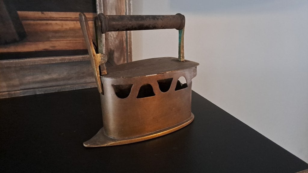Vintage brocante houtskool strijkijzer (geelkoper), Ophalen of Verzenden