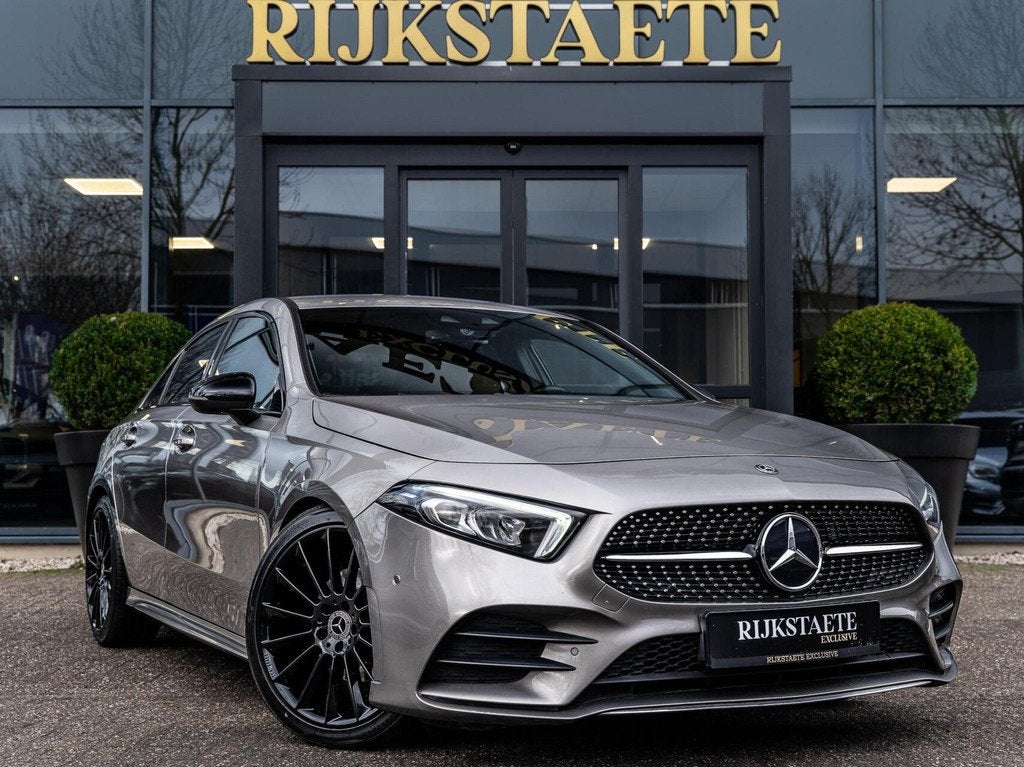 Mercedes A-klasse A200 AMG Sedan|CAMERA|BURMESTER|19'|SFEERV, Auto's, Mercedes-Benz, Gebruikt, 4 cilinders, 163 pk, Bedrijf